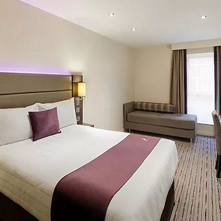 Premier Inn Petersfield Exterior photo