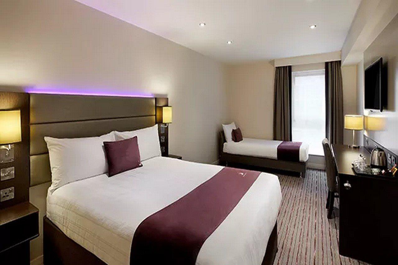 Premier Inn Petersfield Exterior photo