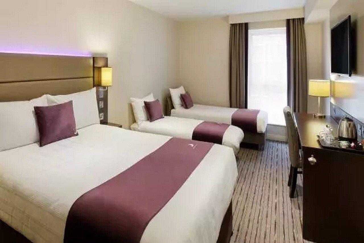Premier Inn Petersfield Exterior photo