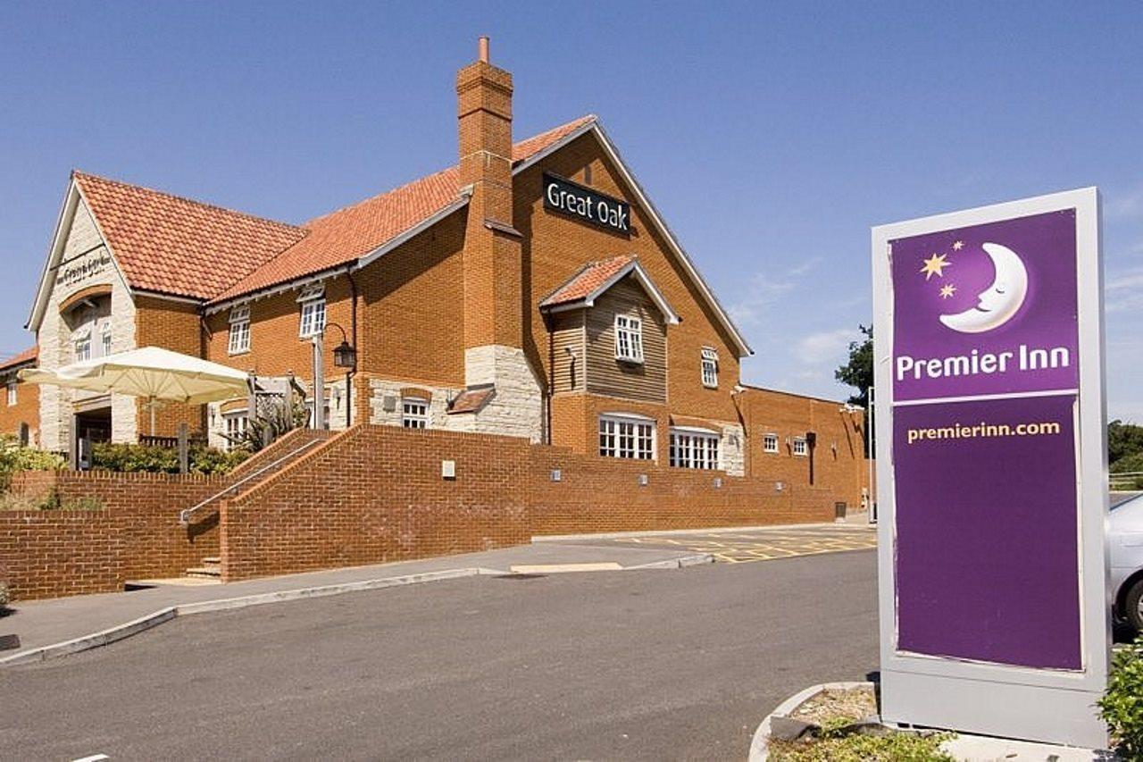 Premier Inn Petersfield Exterior photo