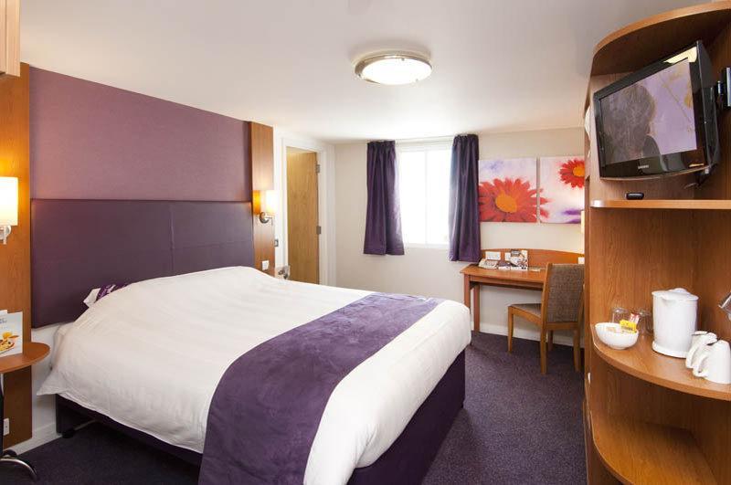 Premier Inn Petersfield Exterior photo