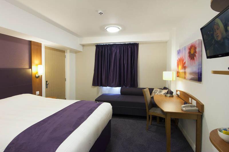 Premier Inn Petersfield Exterior photo